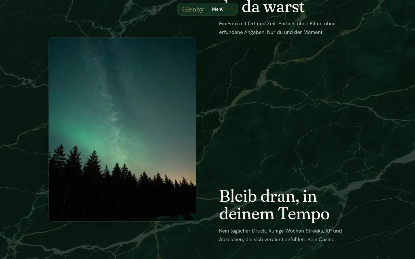 Glenby Website-Sektion mit goldgeädertem Marmor-Hintergrund aus purem CSS